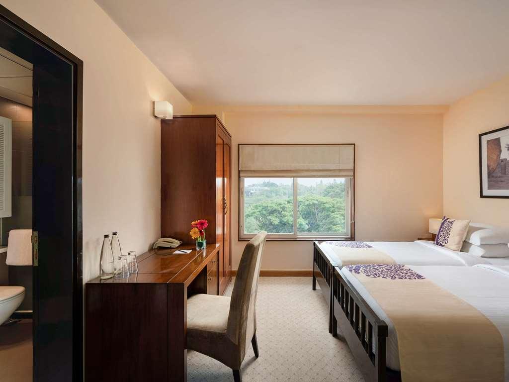 Grand Mercure Bangalore - An Accor Brand Стая снимка