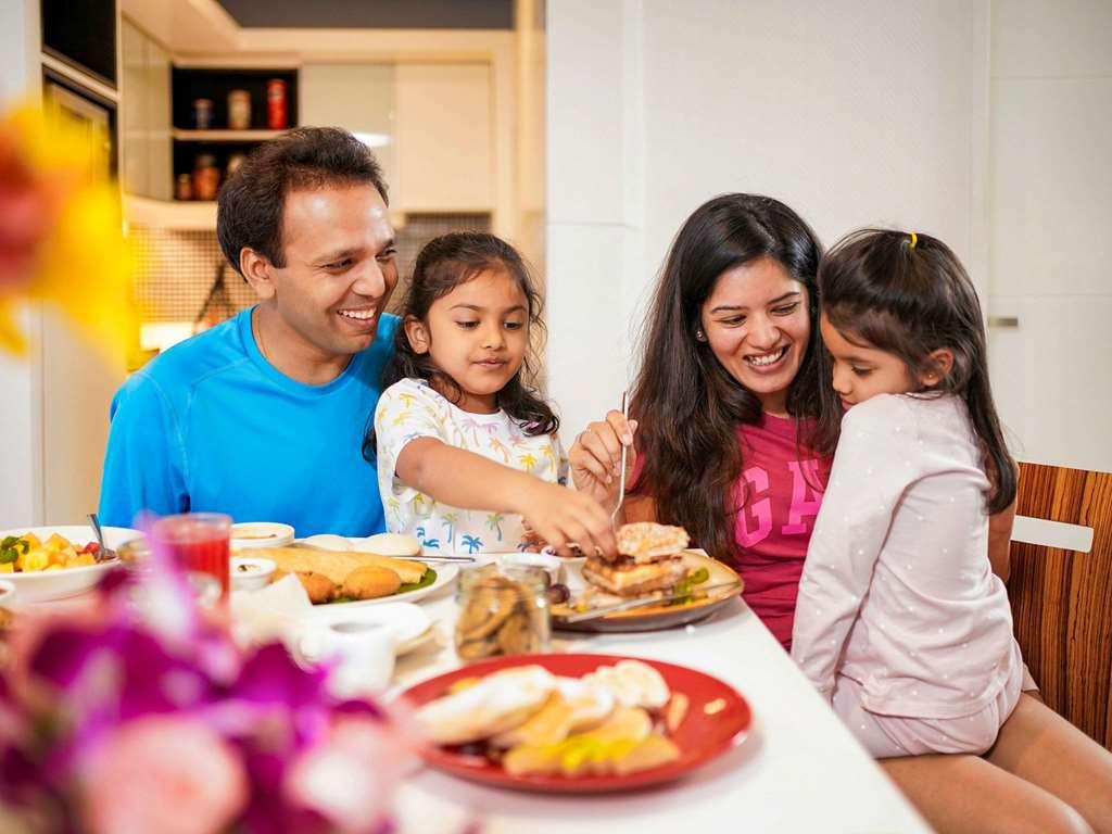 Grand Mercure Bangalore - An Accor Brand Ресторант снимка